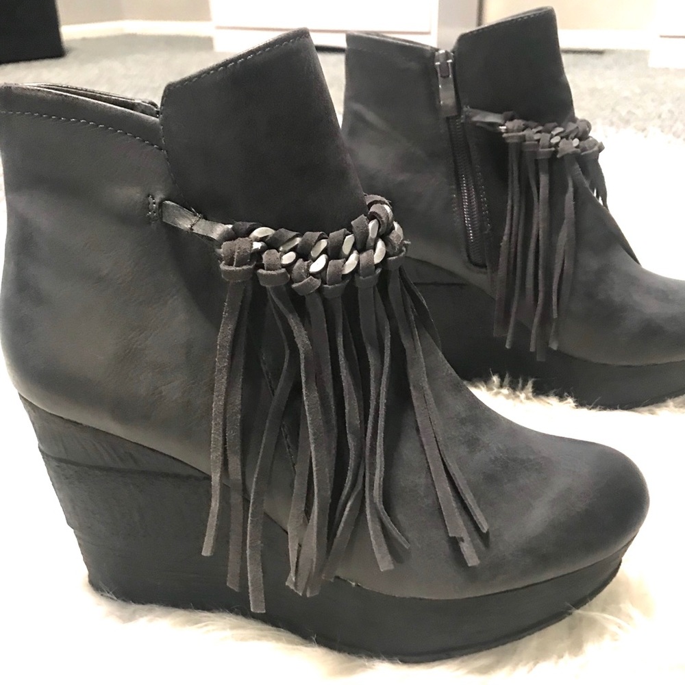 Sbicca boho fringe wedge booties